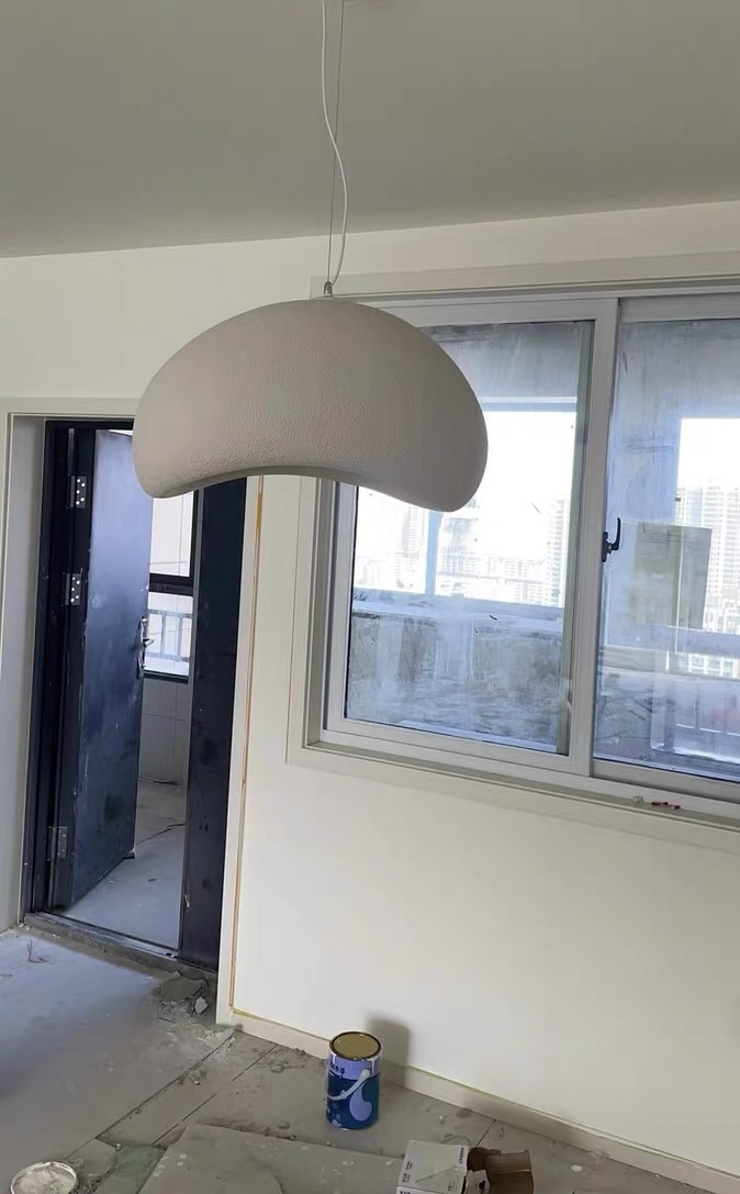 Wabi-sabi-hanglamp bij Milo thuis