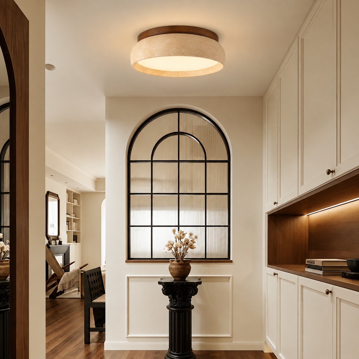Een hanglamp in een warme woonkamer